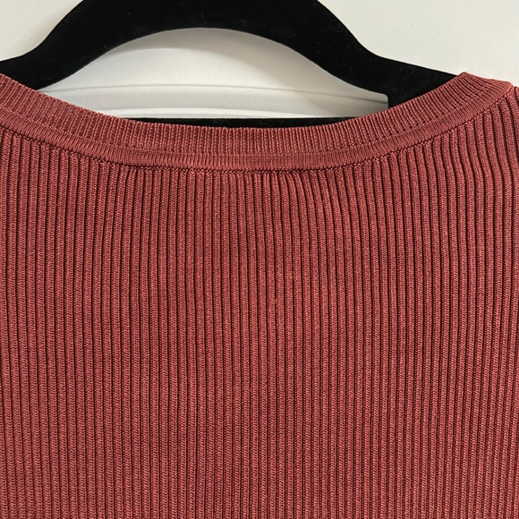 Like new lightweight sweater. - Picture 6 of 7